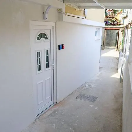 Varos - 5 Min Walk To Riva *