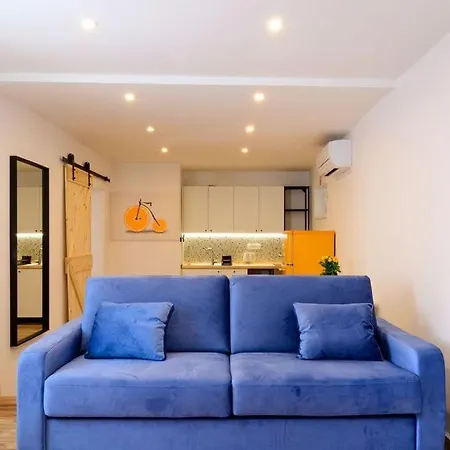 Varos - 5 Min Walk To Riva *