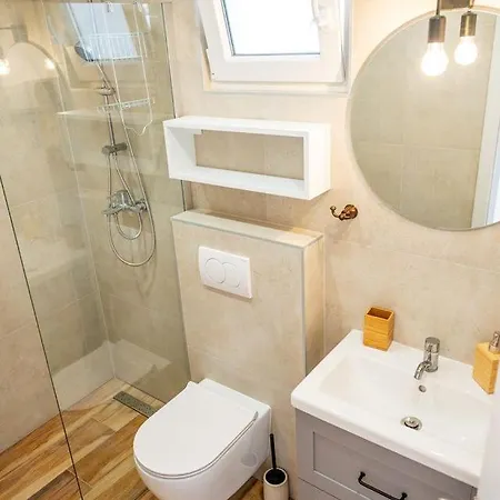 Varos - 5 Min Walk To Riva Daire